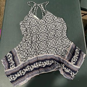 Maurice’s small tank top